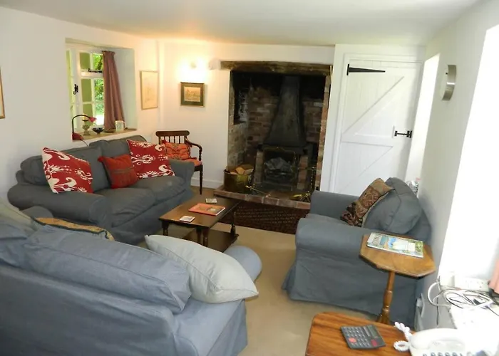 River Cottage A Country Retreat In Wooded Gardens